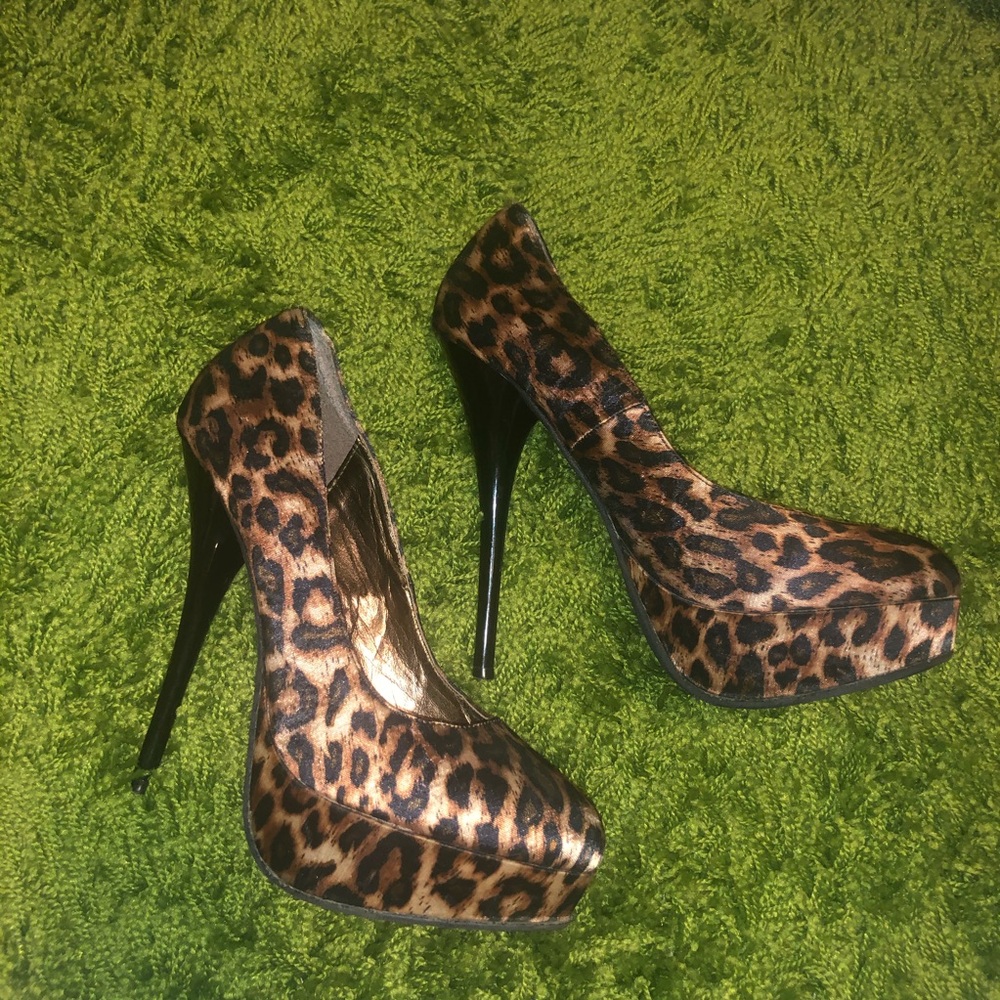 Leopard Pumps